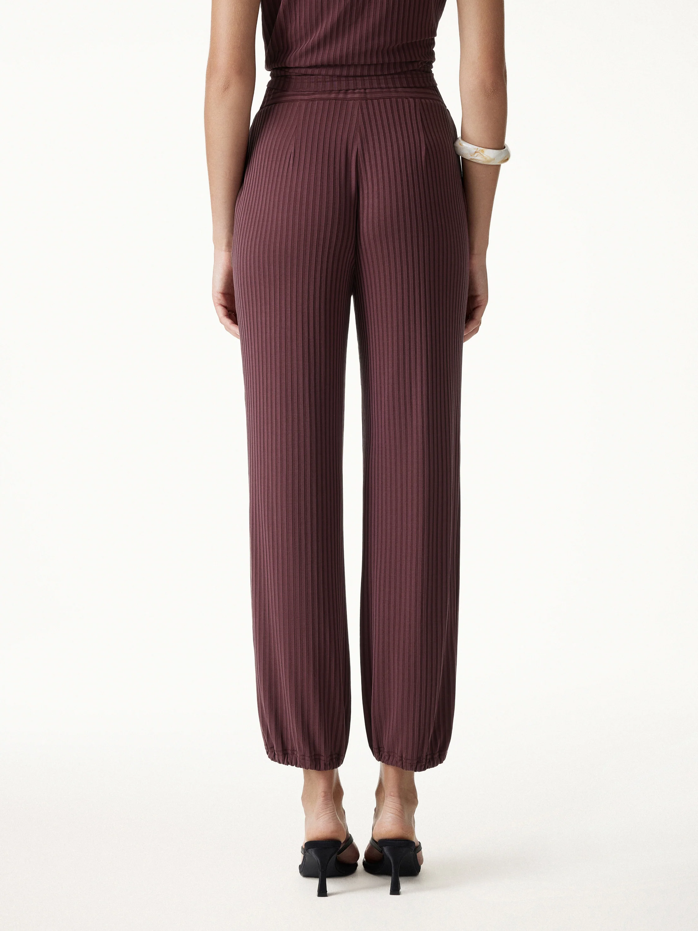 2Pcs Set Wrinkle-Free Cap Sleeve Top & Mid-Rise Cropped Pants - Image 5