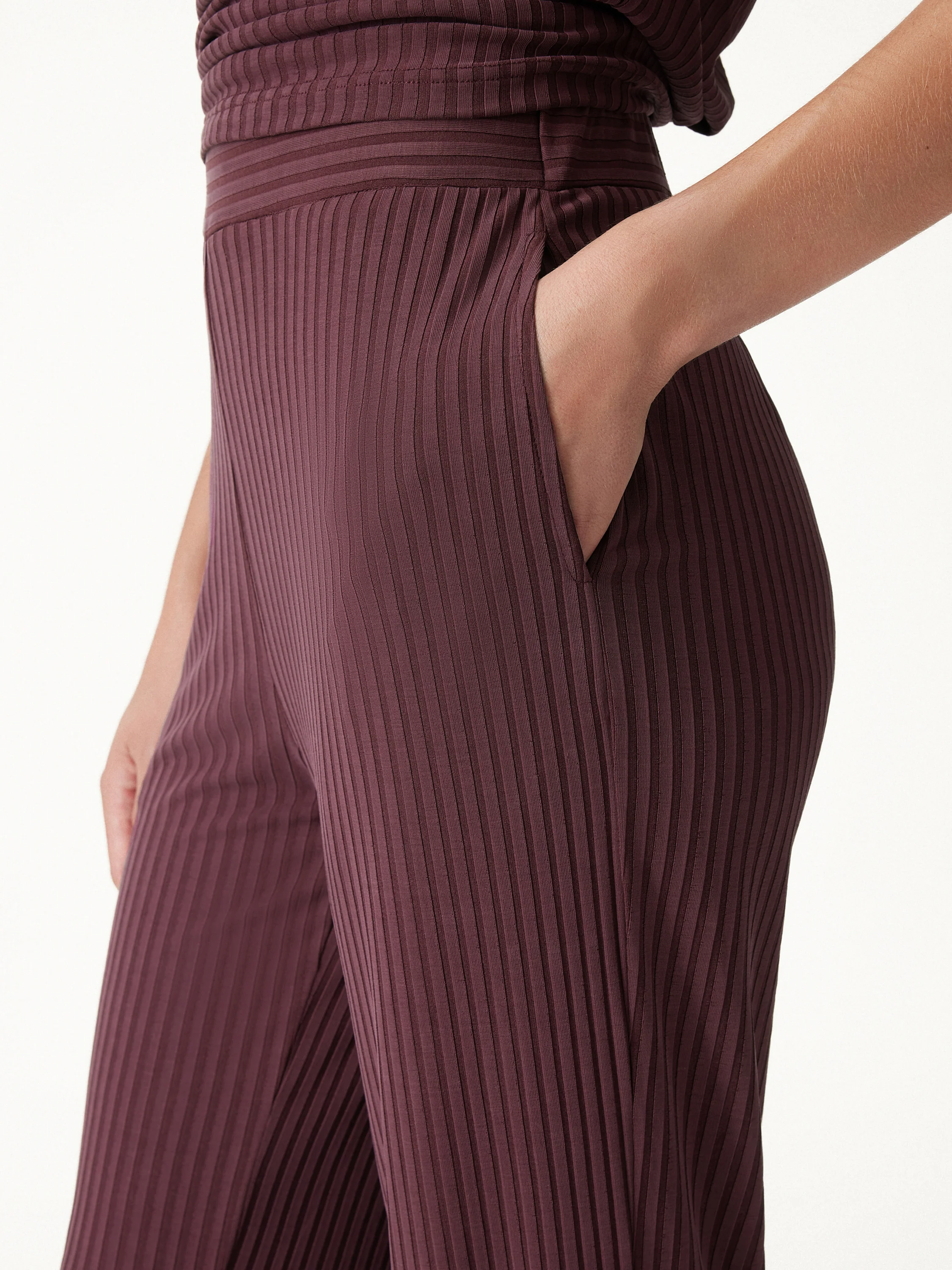 Wrinkle-Free Ultra-soft Mid-Rise Cropped Lounge Pants with Pockets - Image 5